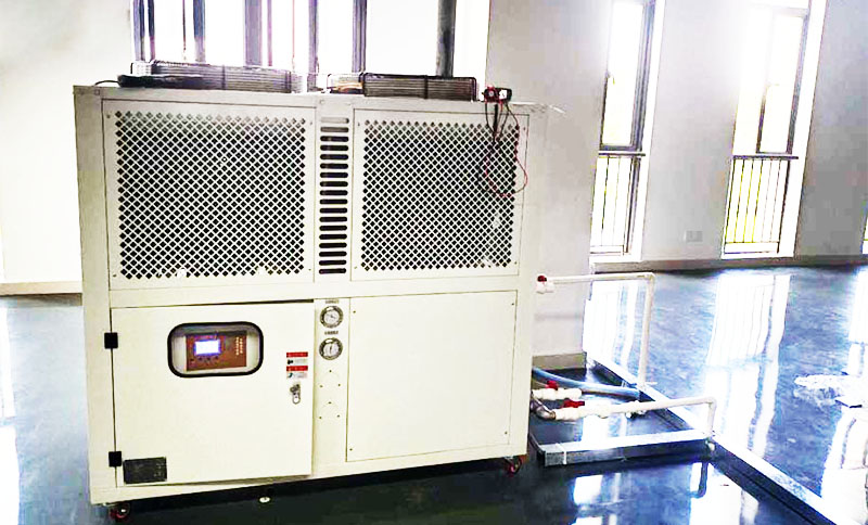 模具、吹塑、行業(yè)冷卻用箱體式冷水機(jī)