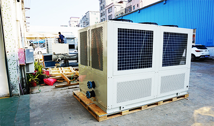 風(fēng)冷螺桿式冷水機組使用安全說明